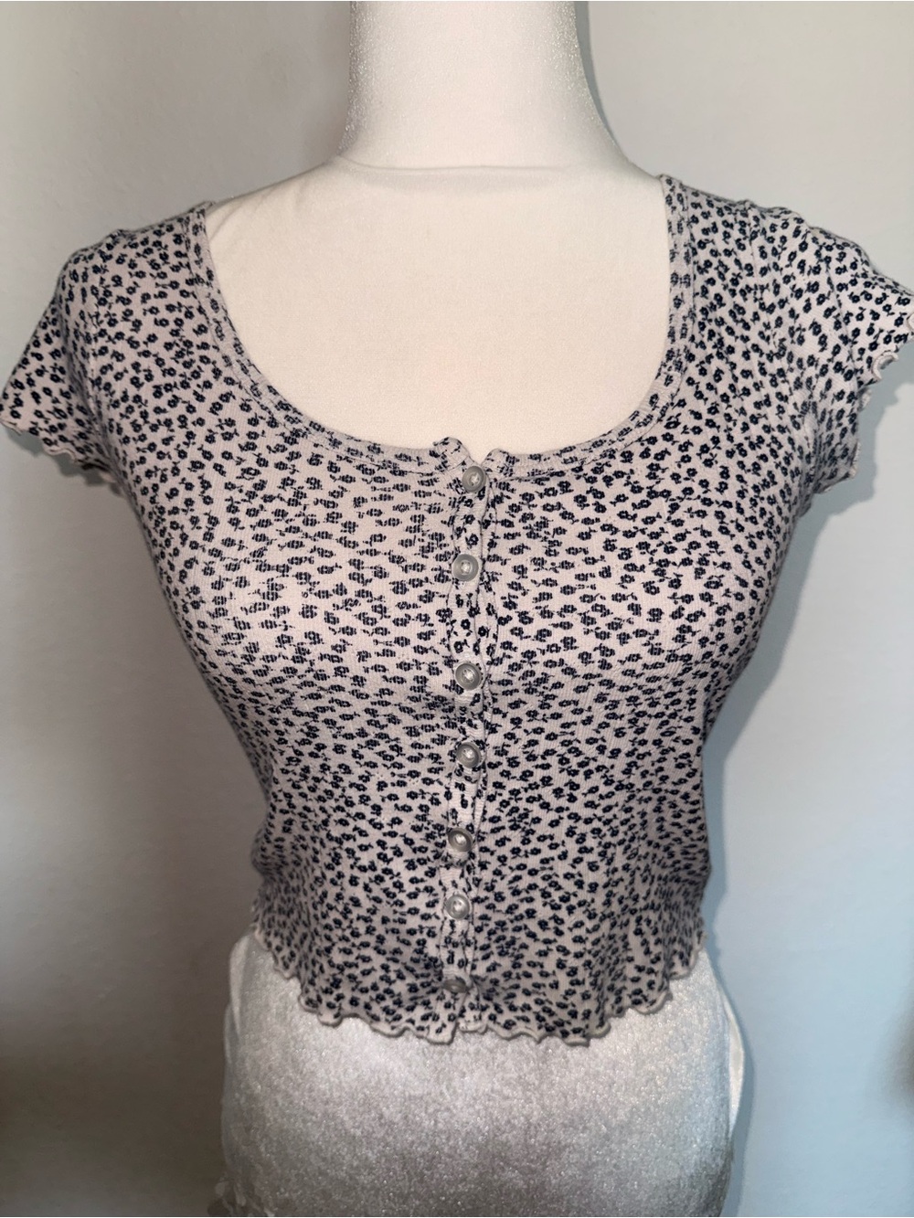 198 Brandy Melville floral top size small/ medium